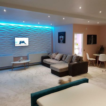 Art Boutique Central Târgu Jiu المظهر الخارجي الصورة